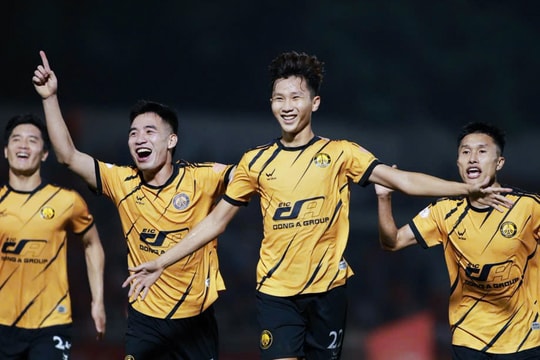 CLB Thanh Hóa dùng thủ môn thay tiền đạo: Gồng mình để tồn tại nơi đáy vực