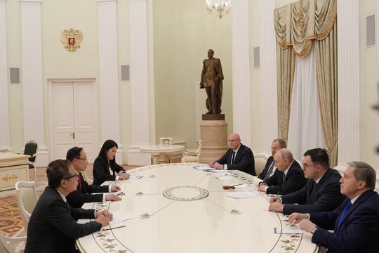 Đặc phái viên của Tổng Bí thư Tô Lâm hội kiến Tổng thống Putin