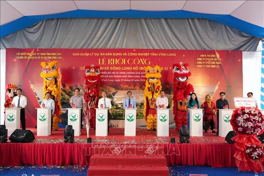 Khởi công xây kè tăng cường chống ngập cho đô thị Vĩnh Long