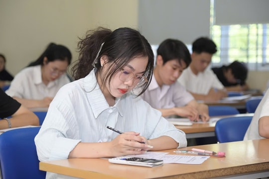 Thí sinh đăng ký thi đánh giá năng lực đông nhất lịch sử