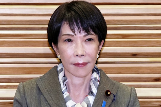 Thủ tướng Nhật Bản vướng rắc rối vì tặng quà cho hơn 300 nghị sĩ