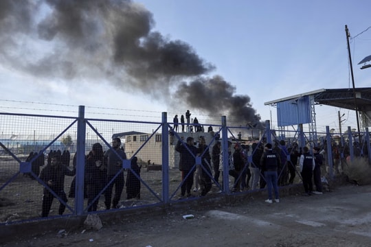 Thân nhân chiến binh IS bỏ trốn hàng loạt khỏi trại giam ở Syria