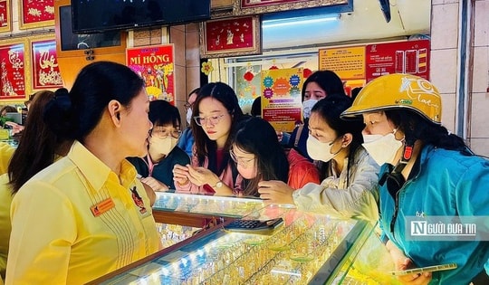 Thủ tướng chỉ đạo theo dõi sát thị trường vàng, khẩn trương thành lập sàn giao dịch