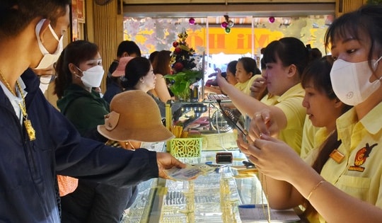 Giá vàng hôm nay 25-2: Vàng thế giới giảm mạnh