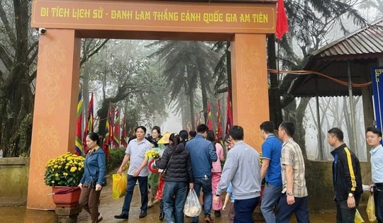 Lễ mở cổng trời nơi ‘huyệt đạo thiêng’ xứ Thanh