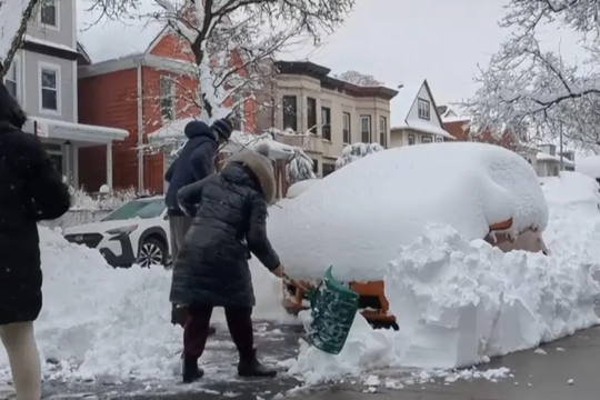 Bão tuyết 'quái vật' đổ xuống bờ Đông nước Mỹ, gió giật 133km/h