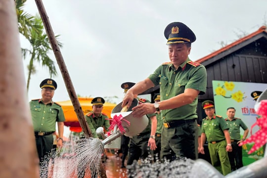 Công an TP Hồ Chí Minh phát động 'Tết trồng cây đời đời nhớ ơn Bác Hồ' Xuân Bính Ngọ