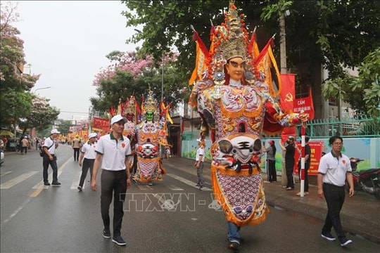Đặc sắc lễ nghinh thần trên đường phố Đồng Nai