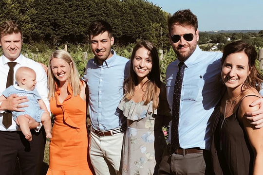 Ba du khách Anh cưới được vợ nhờ vào nhầm quán bar