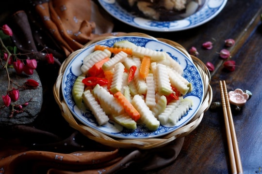 Su hào muối chua giòn ngon, dễ làm