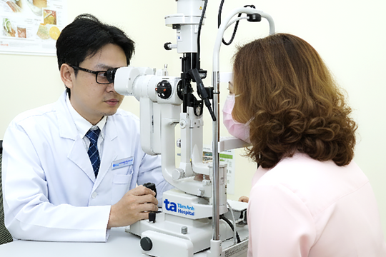 Nhìn mờ, lóa ban đêm do khô mắt