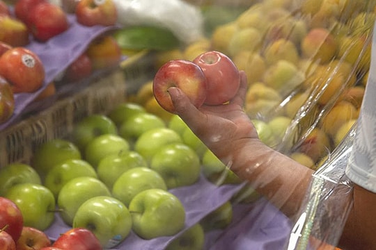 85% táo châu Âu chứa 'cocktail' hóa chất bảo vệ thực vật