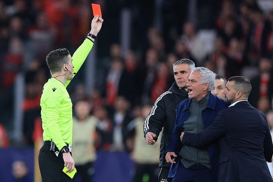 Mourinho đánh lừa truyền thông khi cùng Benfica đấu Real