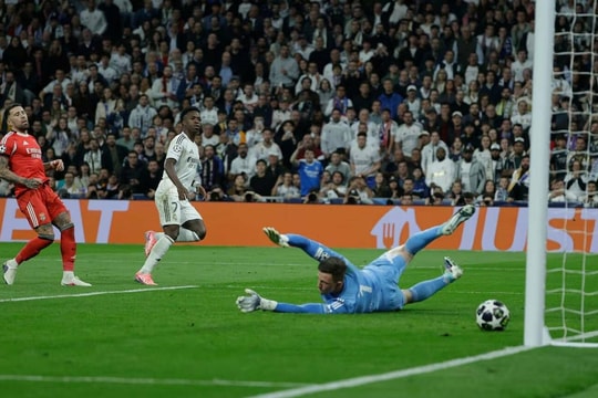 Real vào vòng 1/8 sau màn thoát hiểm