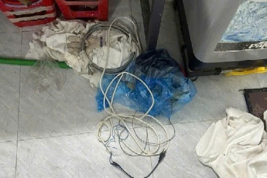 Dấu vết bất thường của sợi dây điện tố cáo tội ác của gã chồng