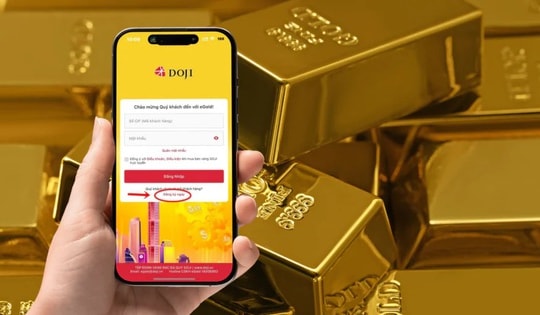 Không cần xếp hàng, người mua vàng ngày vía Thần Tài dùng cách này lấy nhanh hơn