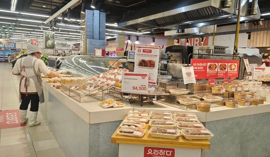 Siêu thị cũng tham gia thị trường đồ cúng Thần Tài, bộ tam sên giá chưa tới 95.000 đồng