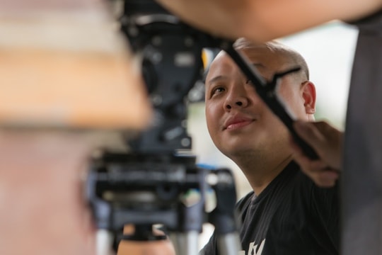 Đạo diễn Việt tính toán để không phải bán nhà khi làm phim