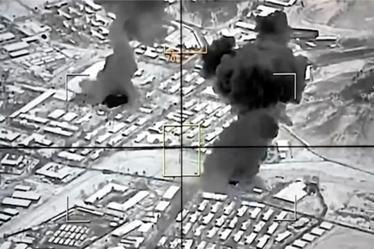 Pakistan tuyên bố 'hết kiên nhẫn' khi ném bom khắp Afghanistan