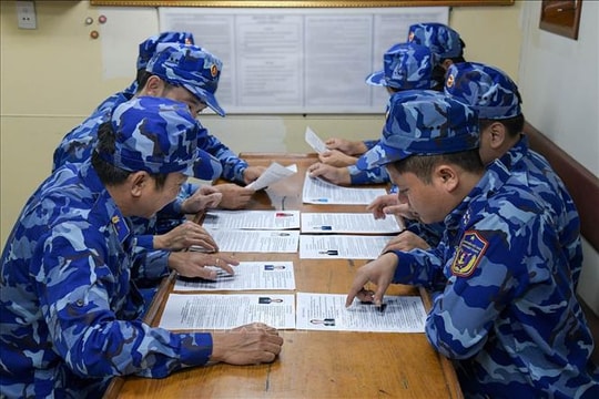 Tổ chức bầu cử sớm cho cử tri làm nhiệm vụ trên biển an toàn, nghiêm túc
