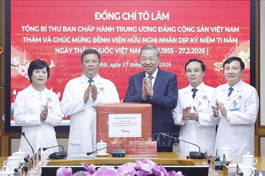 Tổng Bí thư: Mỗi thầy thuốc phải là điểm tựa của người bệnh trong những thời khắc khó khăn nhất