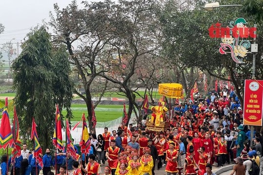 Độc đáo nghi lễ rước ‘Vua giả’ tại Lễ hội Đền Sái