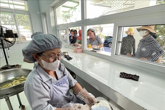 Bếp ăn từ thiện 'Hiểu và Thương'