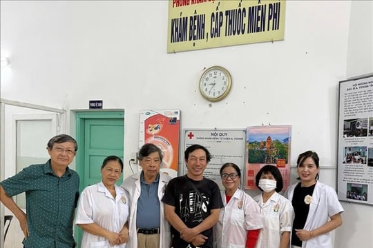 Những thầy thuốc 'nghiện' từ thiện