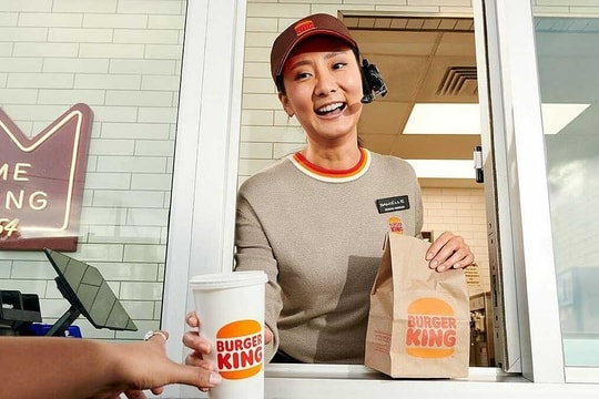 Burger King thử nghiệm tai nghe AI theo dõi nhân viên