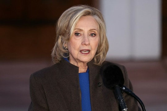 Bà Hillary công kích ông Trump khi điều trần về tỷ phú ấu dâm Epstein