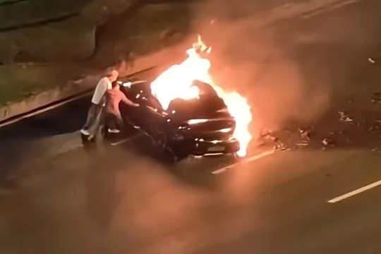 Tài xế tử vong trên xe điện Xiaomi cháy do cửa không mở được