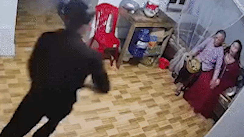 Nam thanh niên hành hung mẹ và chị gái bị triệu tập