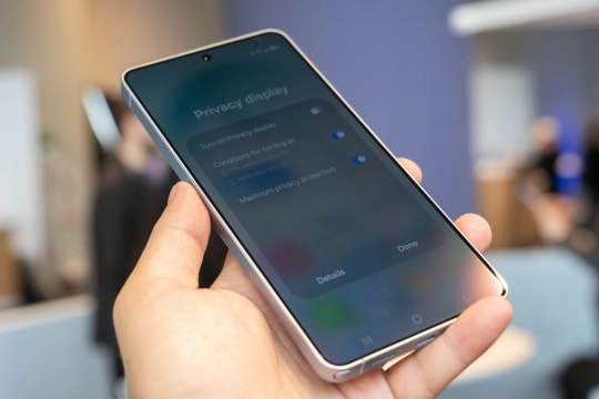 Trải nghiệm màn hình chống nhìn trộm trên Galaxy S26 Ultra