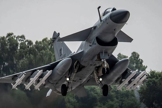 Pakistan tuyên bố 'chiến tranh không hạn chế' với Afghanistan