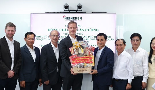 Lãnh đạo TPHCM thăm, chúc mừng năm mới tại HEINEKEN Việt Nam