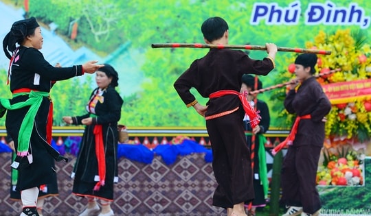 Múa Tắc Xình - 'nhịp đập' của người Sán Chay