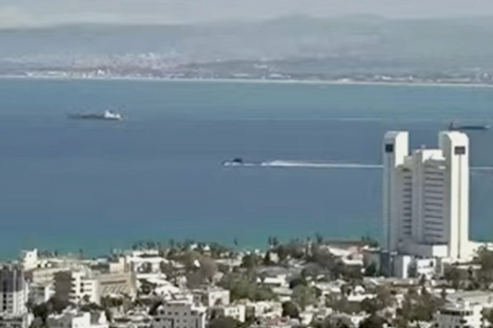 Xuất hiện hình ảnh tàu ngầm Israel rời cảng Haifa, chuẩn bị tham chiến?