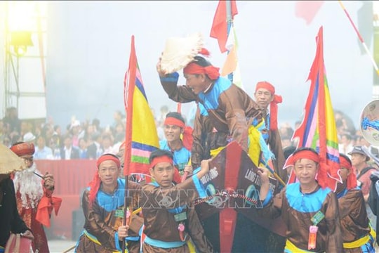 Người dân du xuân, sôi nổi trải nghiệm các hoạt động văn hóa