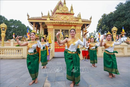 Rộn ràng 'Sắc Xuân trên mọi miền Tổ quốc'