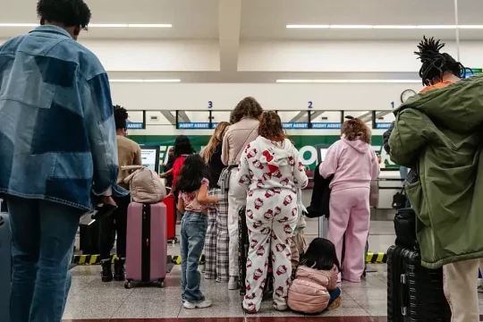 Sân bay Mỹ muốn 'cấm đồ ngủ và dép Crocs'