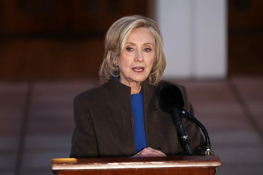 Một đời vất vả vì chồng của bà Hillary Clinton