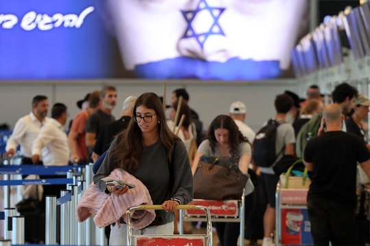 Loạt nước châu Âu kêu gọi công dân rời Trung Đông