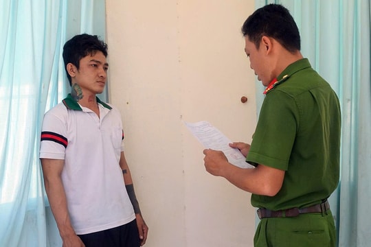 Đâm bạn gái trọng thương, sát hại người can ngăn