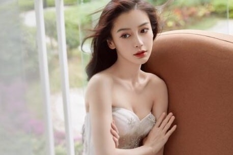 Sắc vóc tuổi 37 của Angelababy