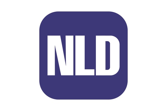 Hoa lay-ơn nở muộn, nông dân ngậm ngùi nhổ bỏ