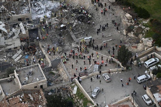 Khu dân cư Israel trúng tên lửa của Iran, 6 người chết