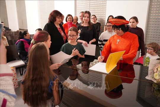 Tiếng đàn nối nhịp cầu hữu nghị Việt Nam - Slovakia