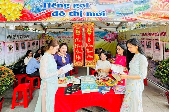 Ngày thơ TP HCM vinh danh thi sĩ 40 năm đổi mới