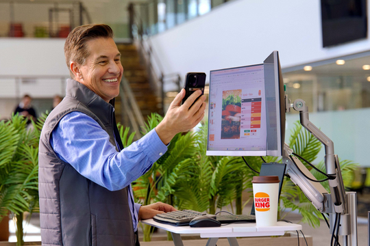 Phép thử của Chủ tịch Burger King sau hai tuần trực điện thoại