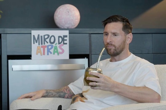 Messi: 'Tôi hối tiếc vì đã không dành thời gian học tiếng Anh'